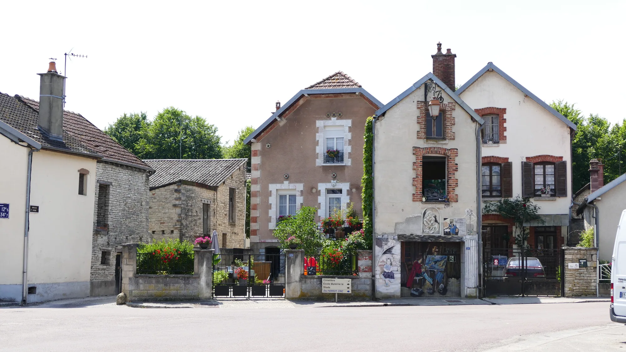 La place d’un village de l’Aube