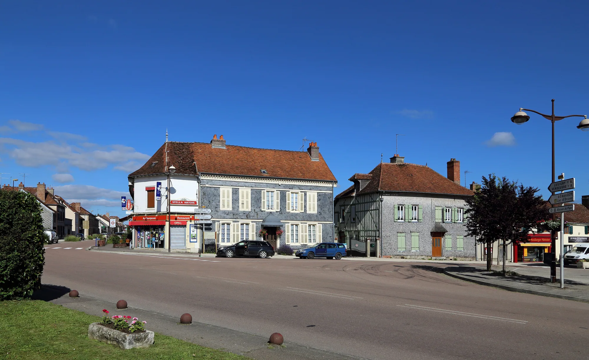 Vue d’un village de l’Aube et de ses toits